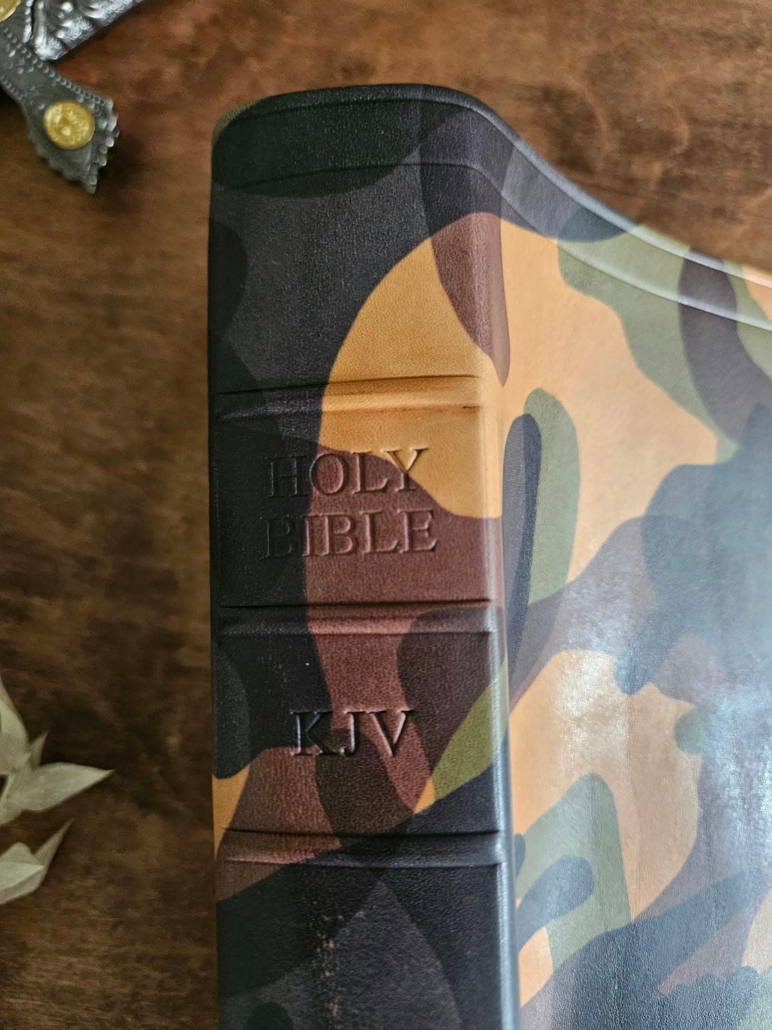 KJV, Personal Size Reference Bible Rebind, Sovereign Collection - Camouflage view 6