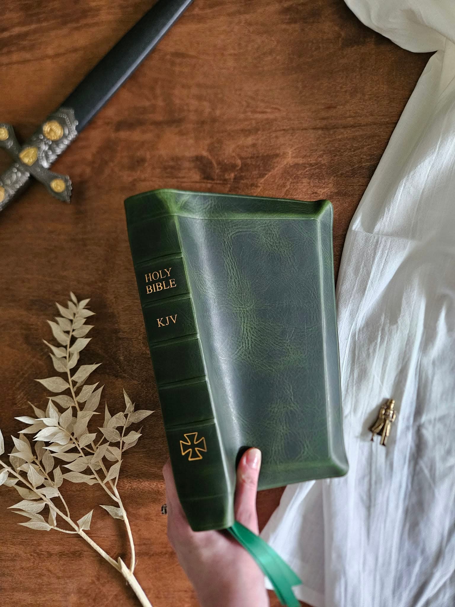 KJV, Personal Size Reference Bible Rebind, Sovereign Collection in Emerald view 1