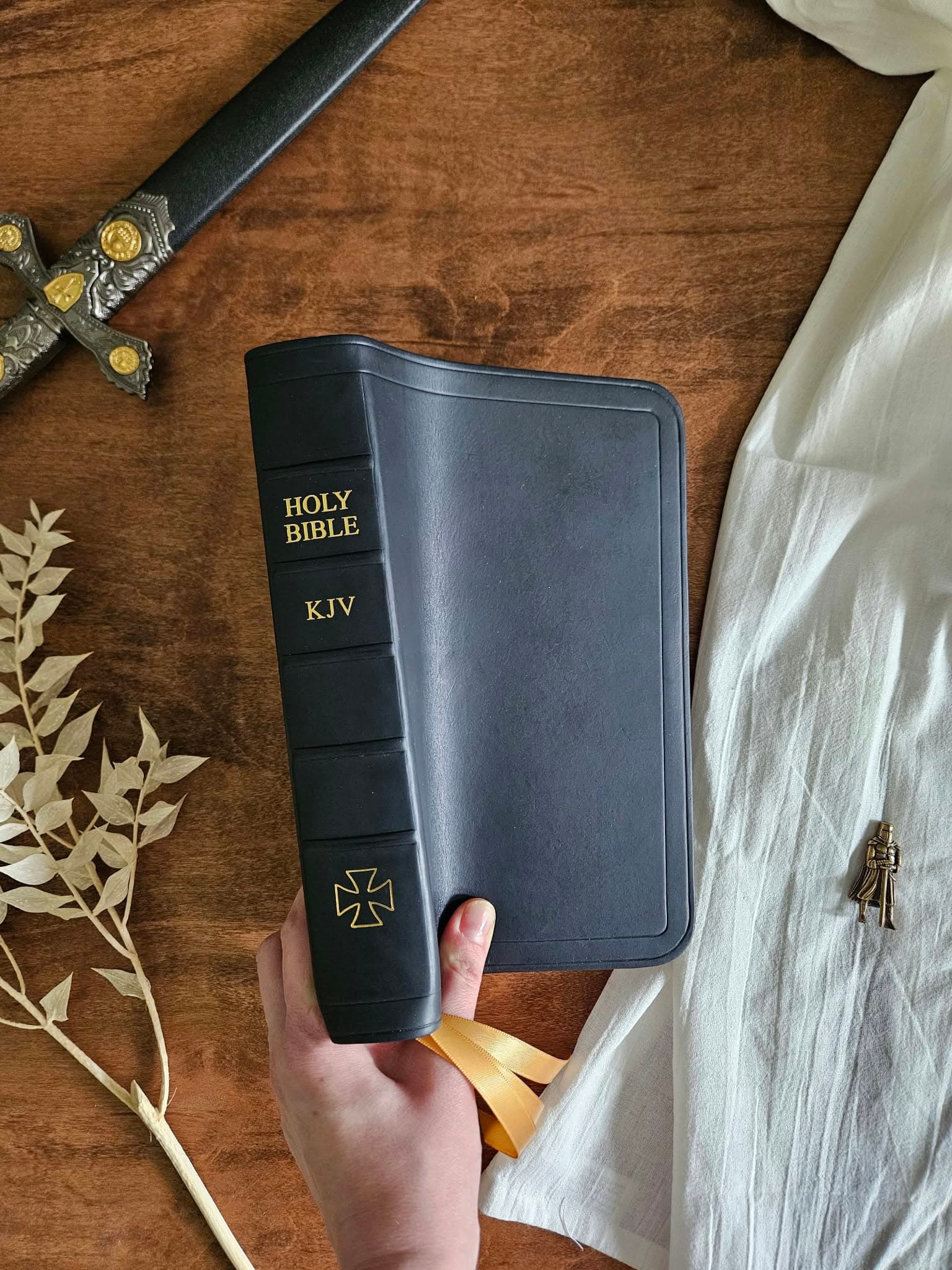 KJV, Personal Size Reference Bible Rebind, Sovereign Collection in Navy view 1
