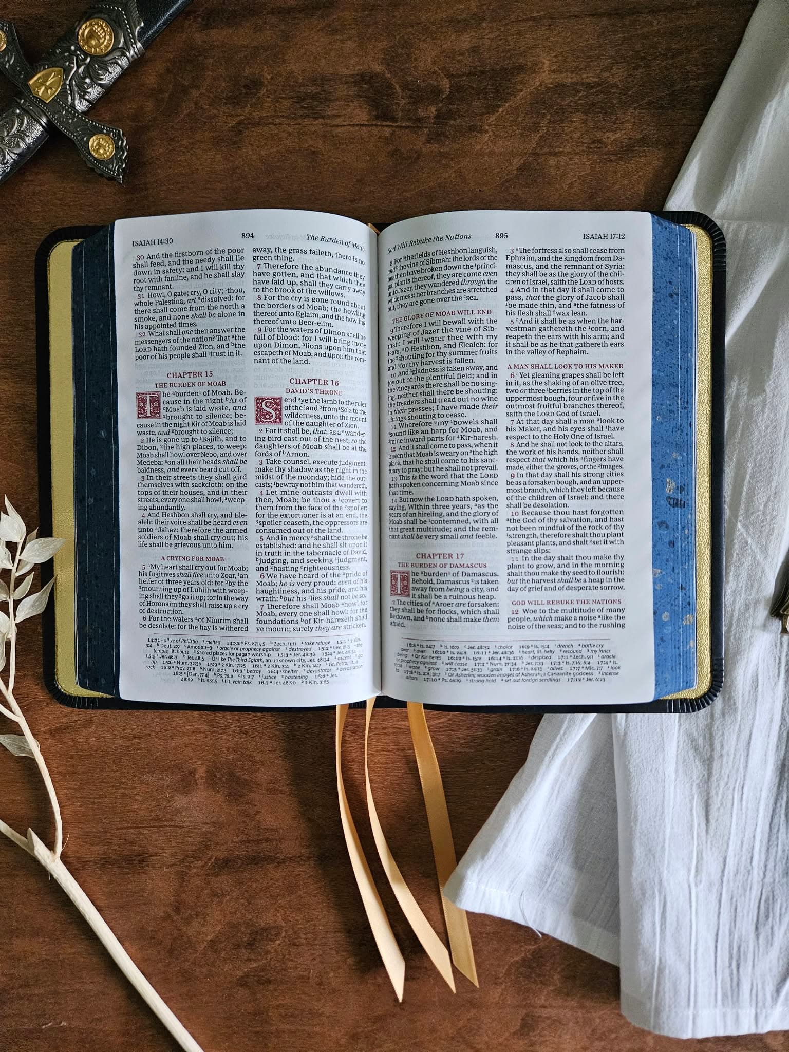 KJV, Personal Size Reference Bible Rebind, Sovereign Collection in Navy view 4