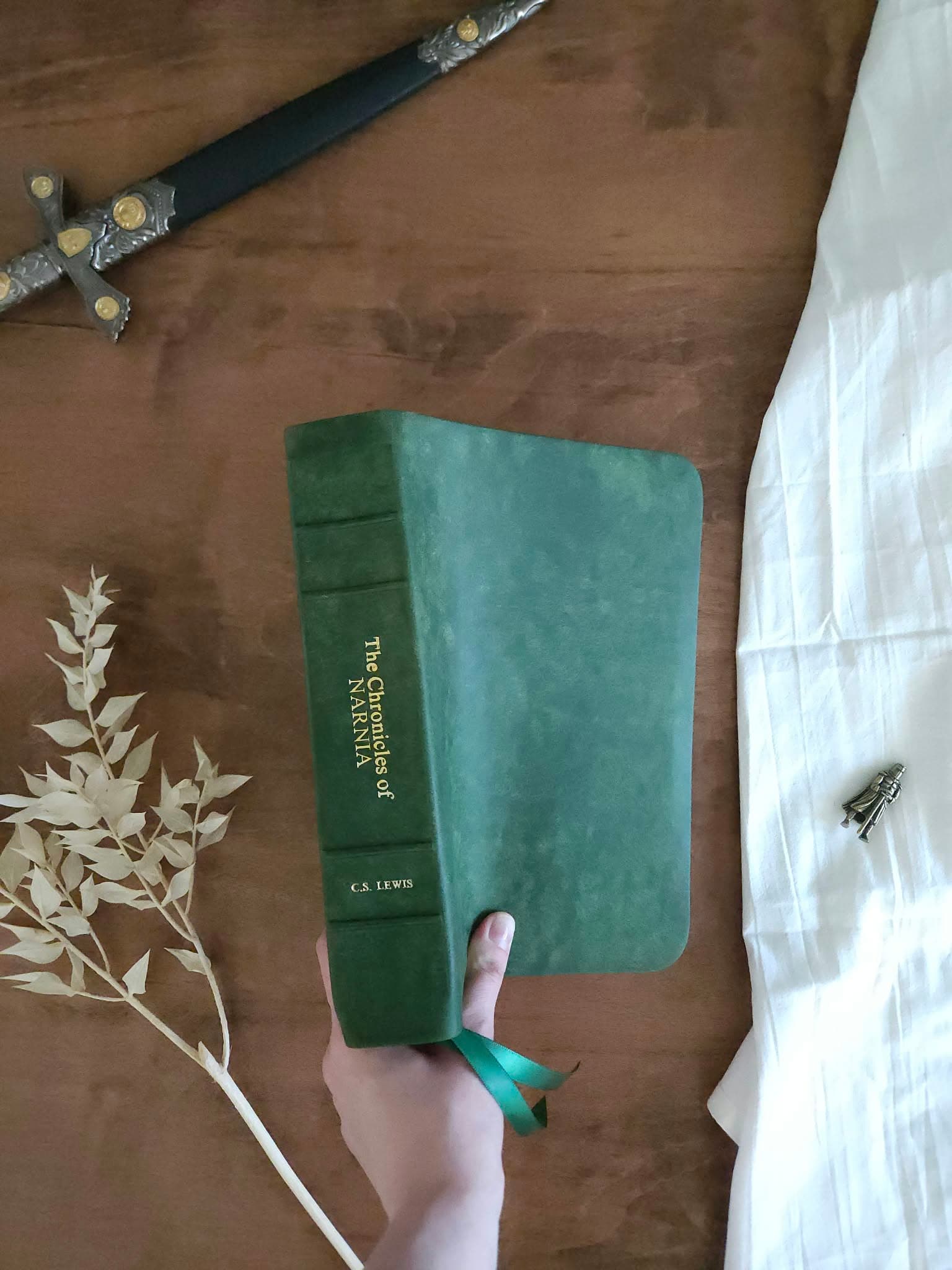 The Chronicles of Narnia Deluxe Edition: 7 Books - Emerald view 1