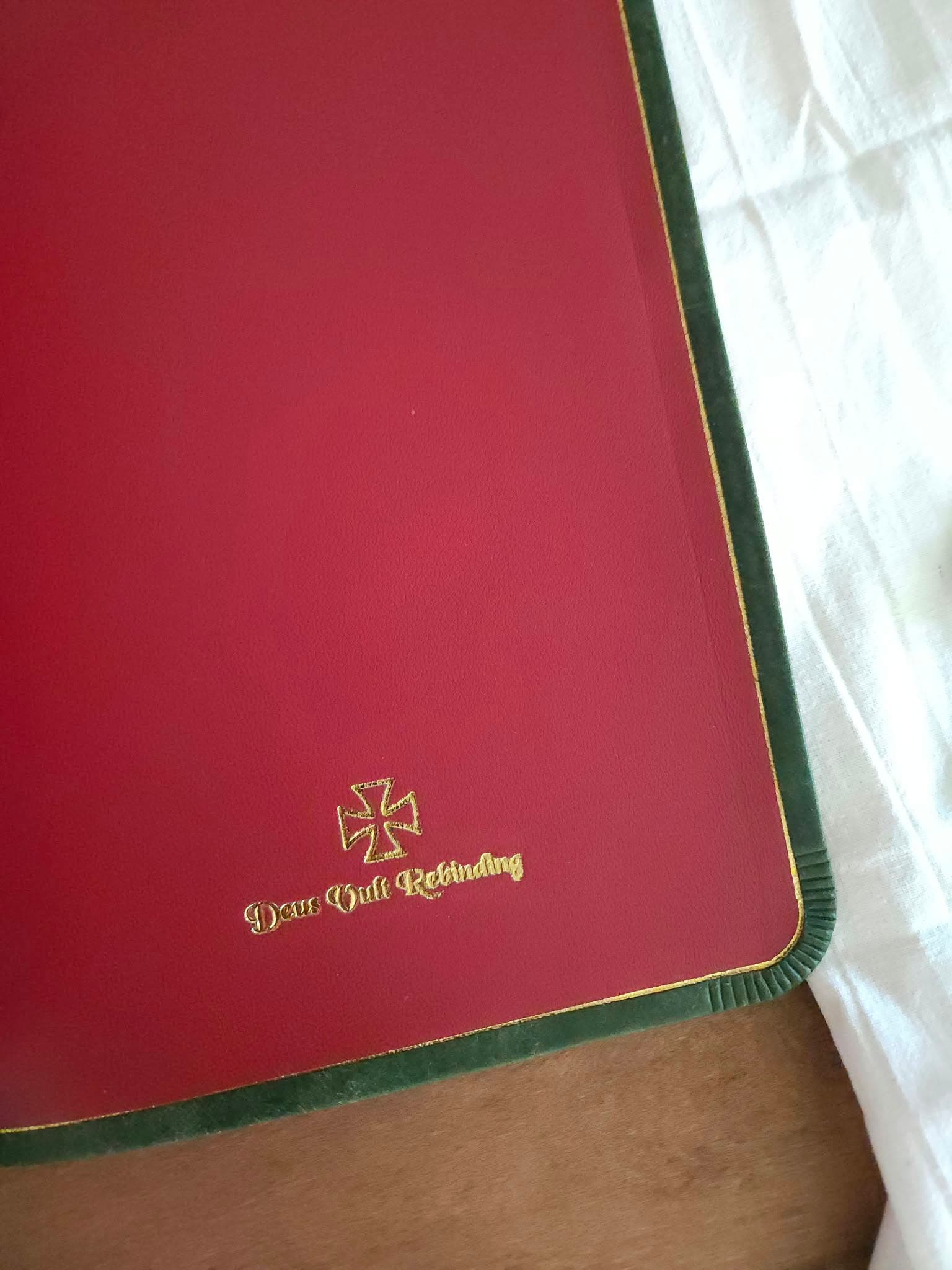 The Chronicles of Narnia Deluxe Edition: 7 Books - Emerald view 3