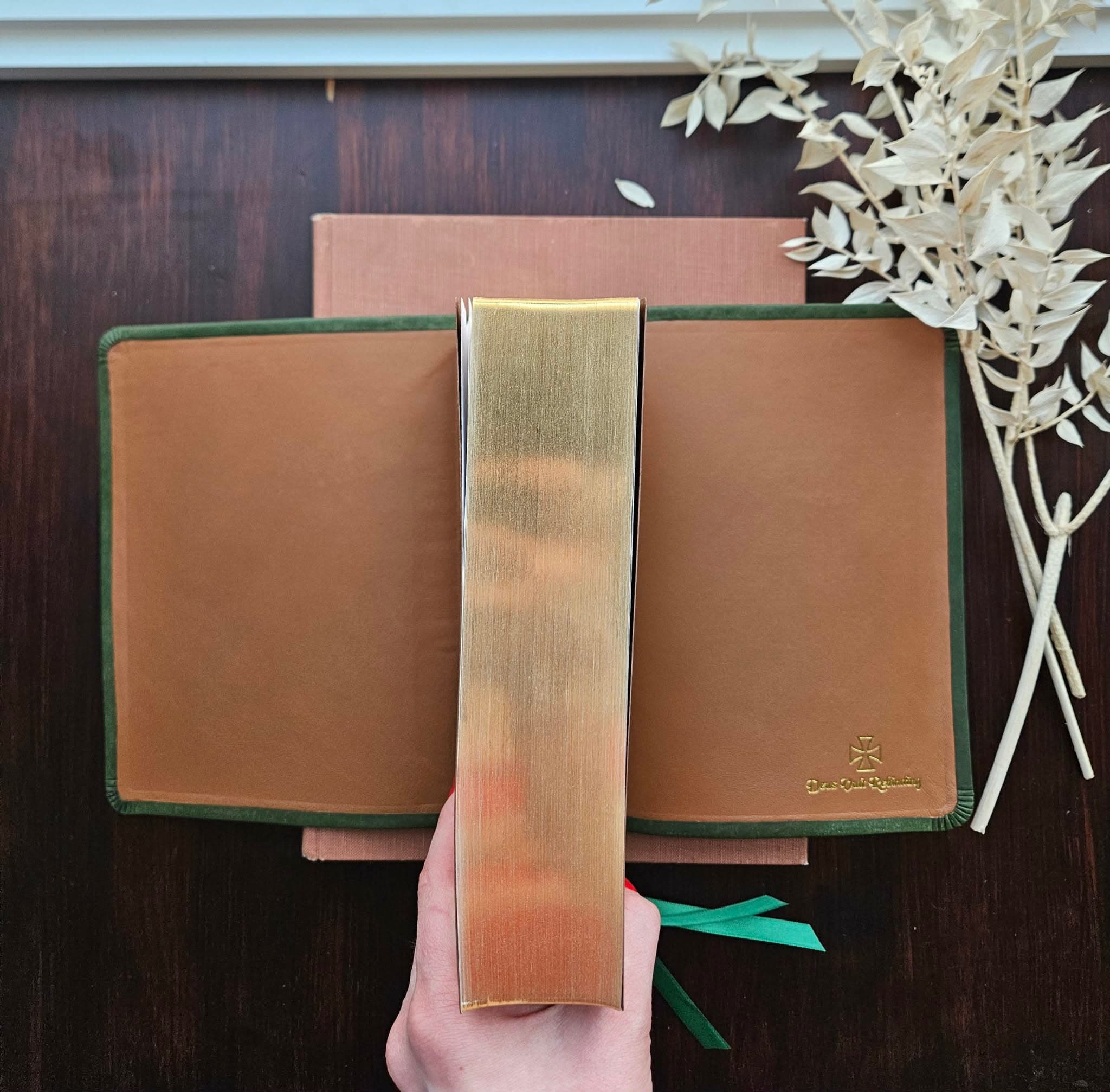 Thomas Nelson - Green NKJV Journaling Bible / Reference Bible / Single Column/ Pueblo Emerald view 3
