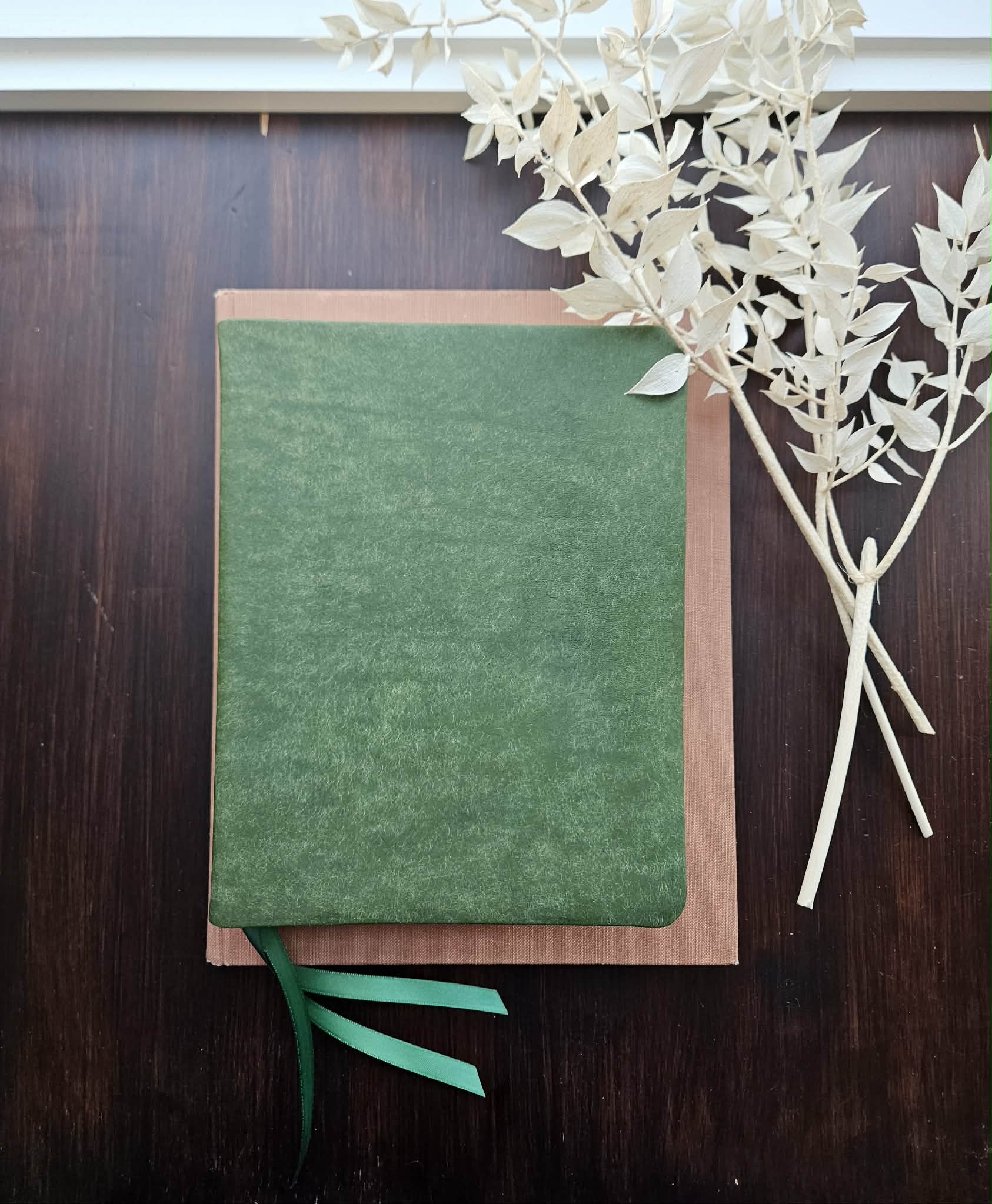 Thomas Nelson - Green NKJV Journaling Bible / Reference Bible / Single Column/ Pueblo Emerald view 1