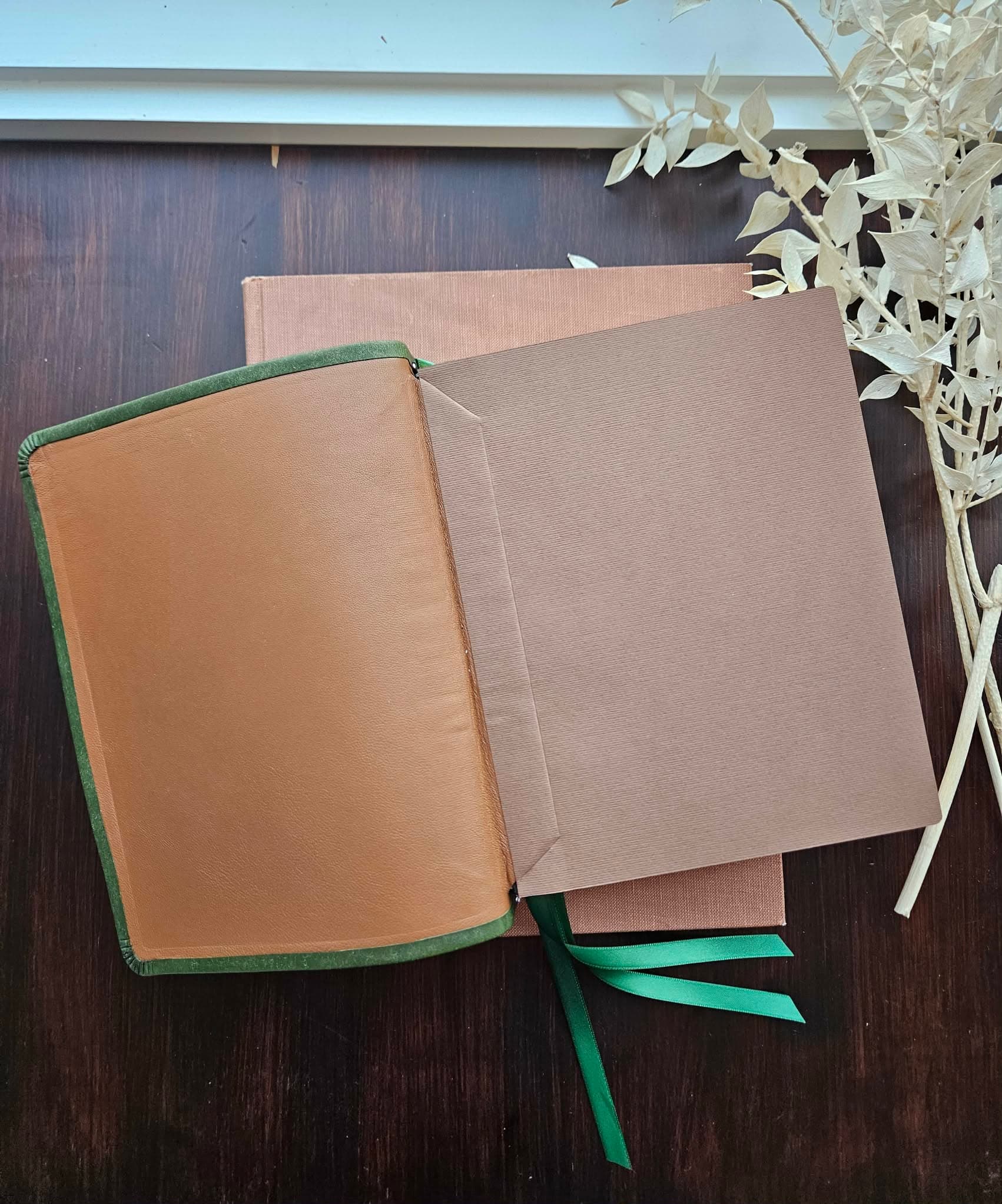 Thomas Nelson - Green NKJV Journaling Bible / Reference Bible / Single Column/ Pueblo Emerald view 4