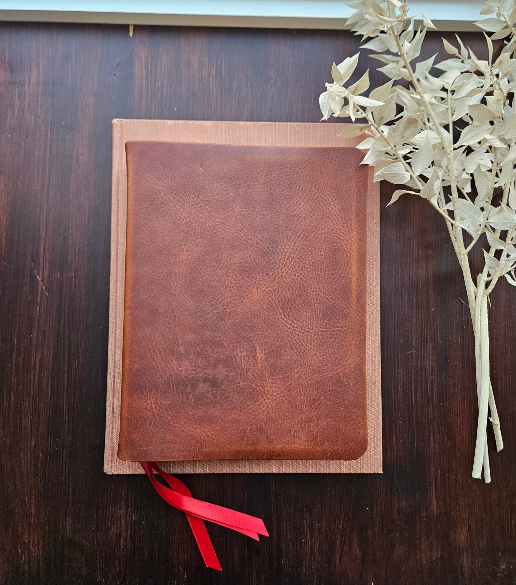 Thomas Nelson- NKJV Journaling Bible / Reference Bible / Single Column/ Waxy Olmo, Nappa Lamb Red view 1