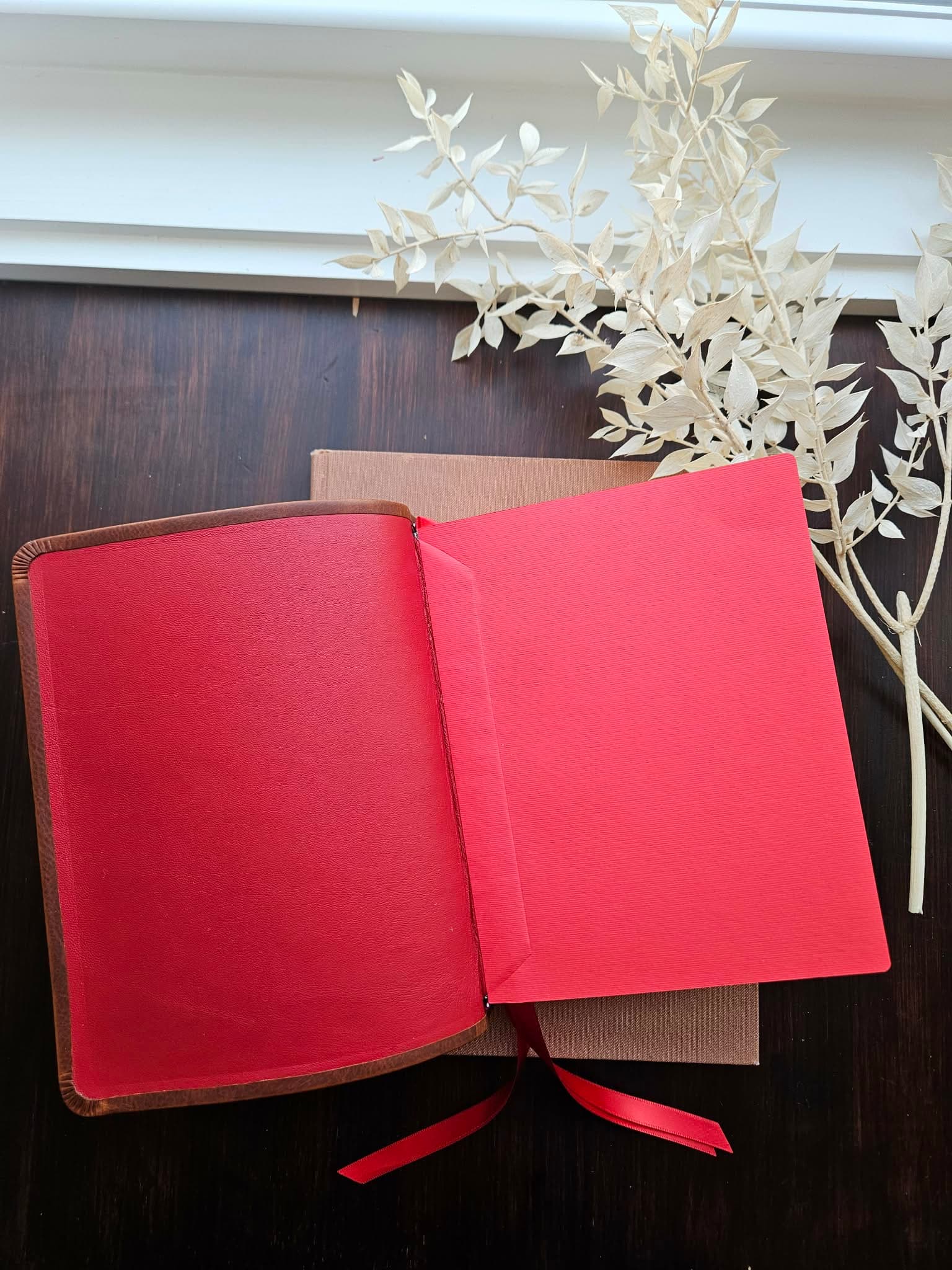 Thomas Nelson- NKJV Journaling Bible / Reference Bible / Single Column/ Waxy Olmo, Nappa Lamb Red view 5